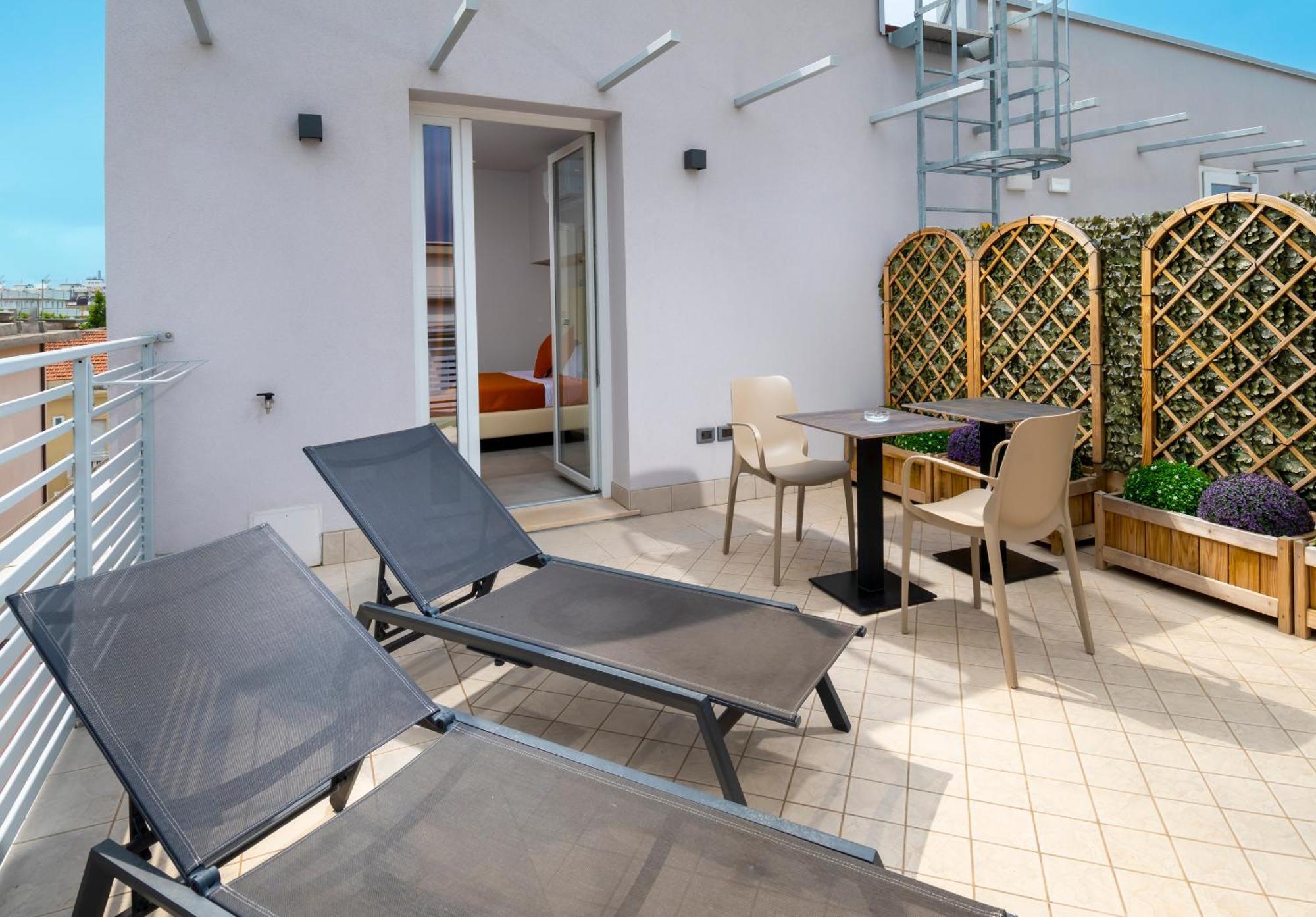 B&B Primrose Residence Hotel Rimini Exterior photo
